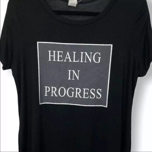 BLVD Women’s M Healing In Progress Top High Low Recover Moving On Strength Power - Picture 2 of 6